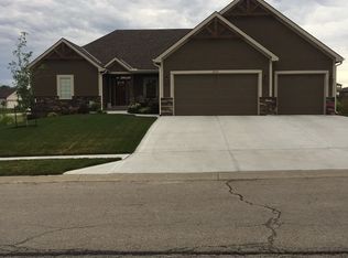 2210 Prairie Creek Dr, Kearney, MO 64060
