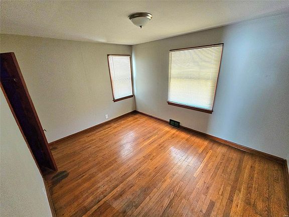 5th image of 5566 Sunbury Ave