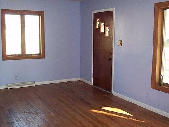 2nd image of 594 Meadow Ln
