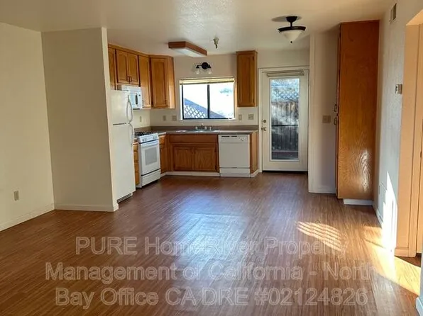 915 S Oak St, Ukiah, CA 95482