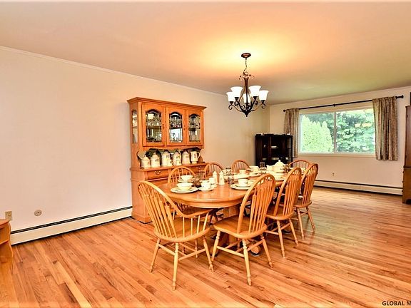 3rd image of 3 Willowbrook Ln