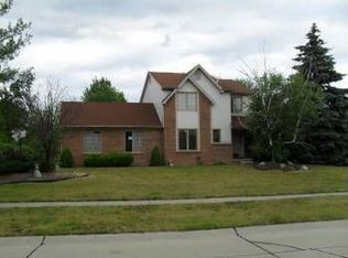 6209 Riverton Dr, Troy, MI 48098