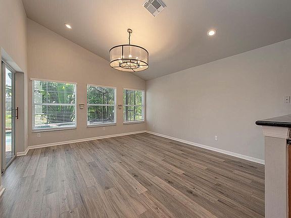 5th image of 6420 Autumn Woods Blvd