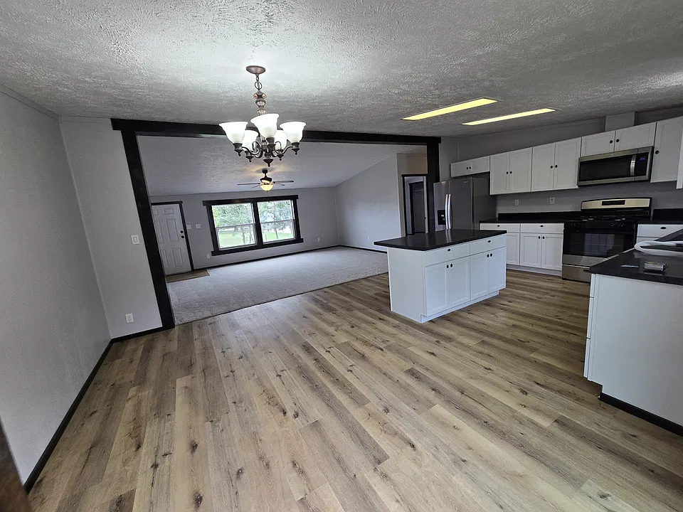 2010 Pacific Ln