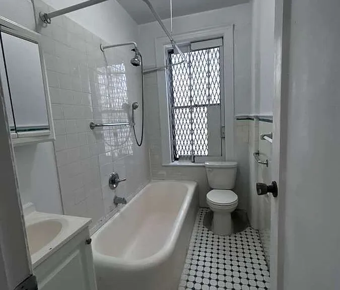 15 Locust Hill Ave — Photo 5