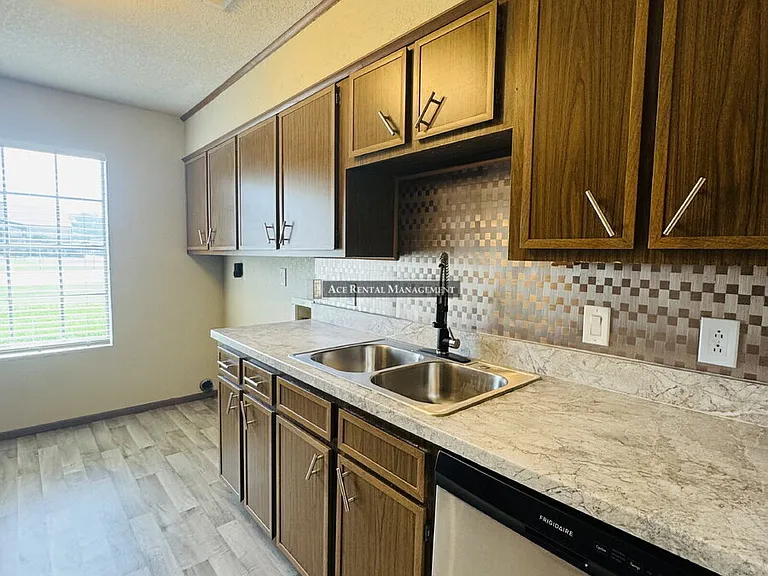 3527 Helena Ave #9 — Photo 9
