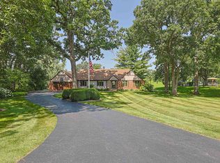 3S654 Terrace Dr, North Aurora, IL 60542