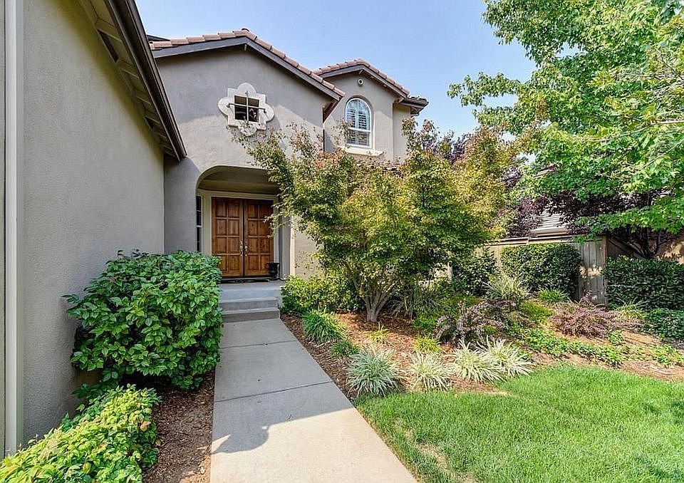 2nd image of 2094 Lamego Way