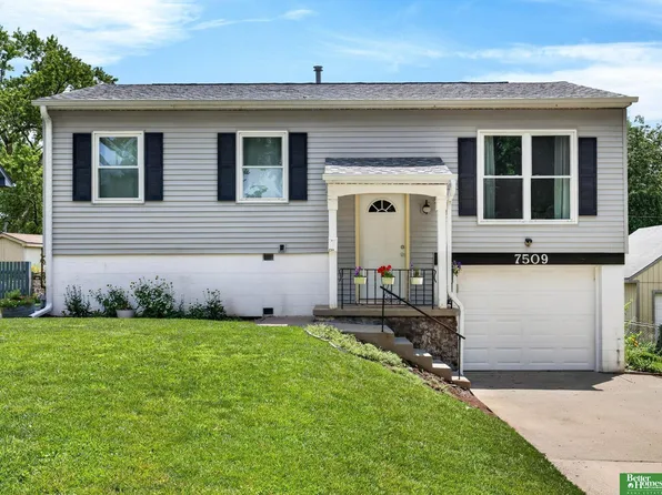 7509 Elizabeth St, La Vista, NE 68128