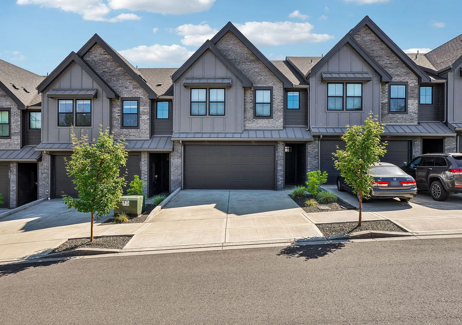 Luxury Townhome for Lease at the Courtyards at Hidden Crest - 7013 NE 132nd Way — Photo 1