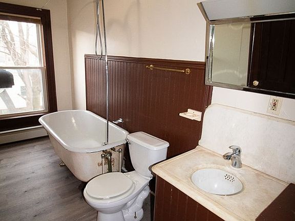 4th image of 302 Pleasant St #5