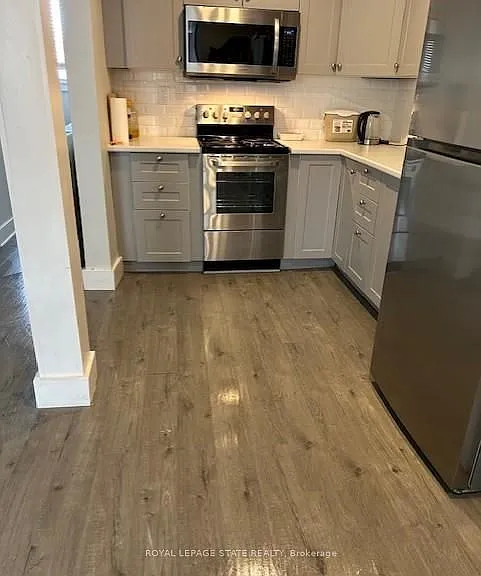 154 James St S #3 — Photo 3