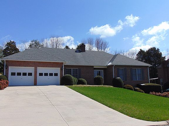 3rd image of 839 Oaklawn Ct