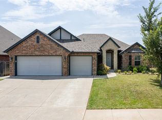 1001 Samantha Ln, Moore, OK 73160