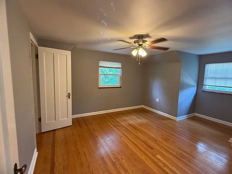 4158 Saint Lawrence Ave — Photo 5