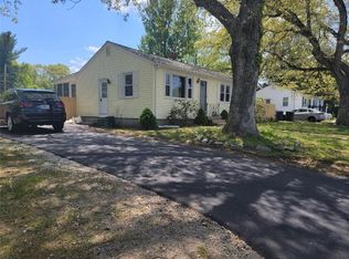4 Wayne St, Warwick, RI 02889