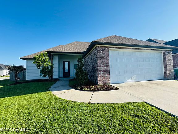 2nd image of 302 Tall Oaks Ln