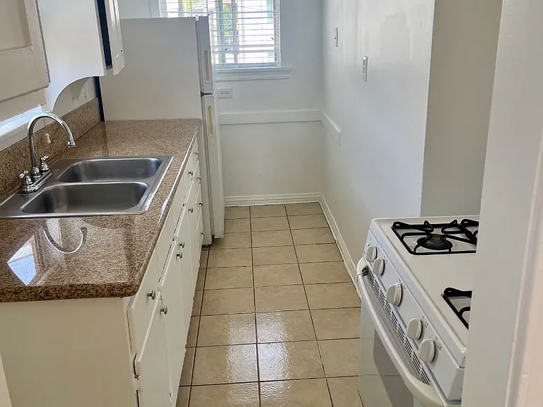 1046 Saint Louis Ave #1046 — Photo 2