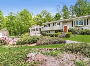412 Luther Dr, Southbury, CT 06488