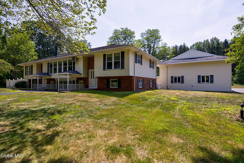 3rd image of 1648 Crescent Road
