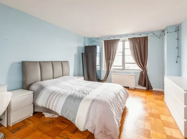 70-25 Yellowstone Boulevard image 13 of 35