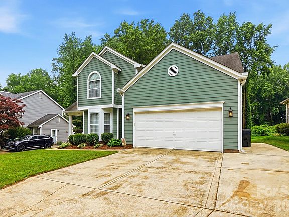 3rd image of 6000 Carriage Oaks Dr