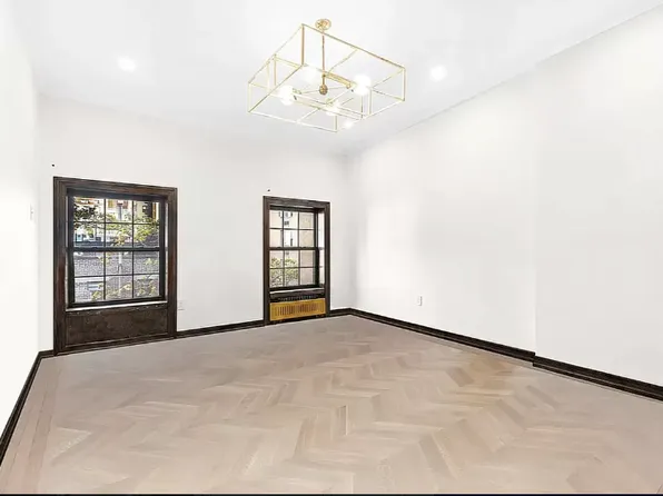 121 E 37th St, New York, NY