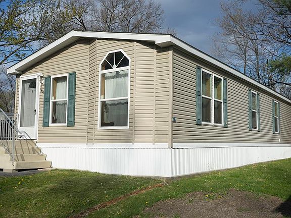 3rd image of 309 Silver Maples Dr
