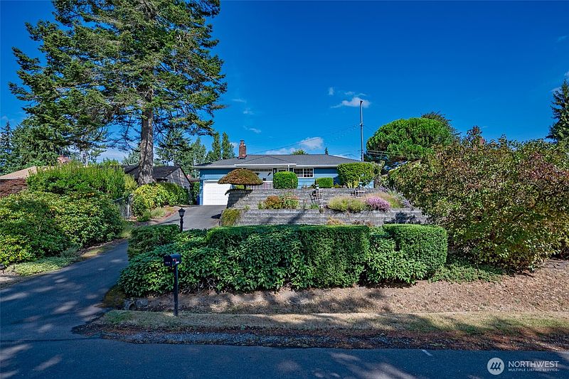 2nd image of 922 NE 150th Street