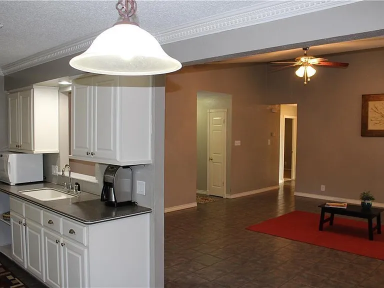 1702 Goodson Ln — Photo 6