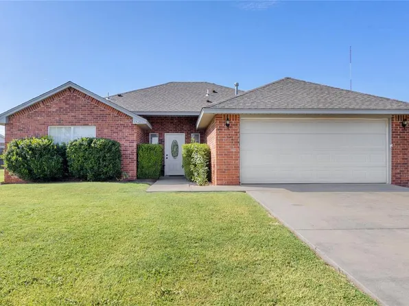 1745 Kelley Dr, Clinton, OK 73601