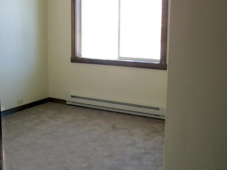 158 Adams St — Photo 9