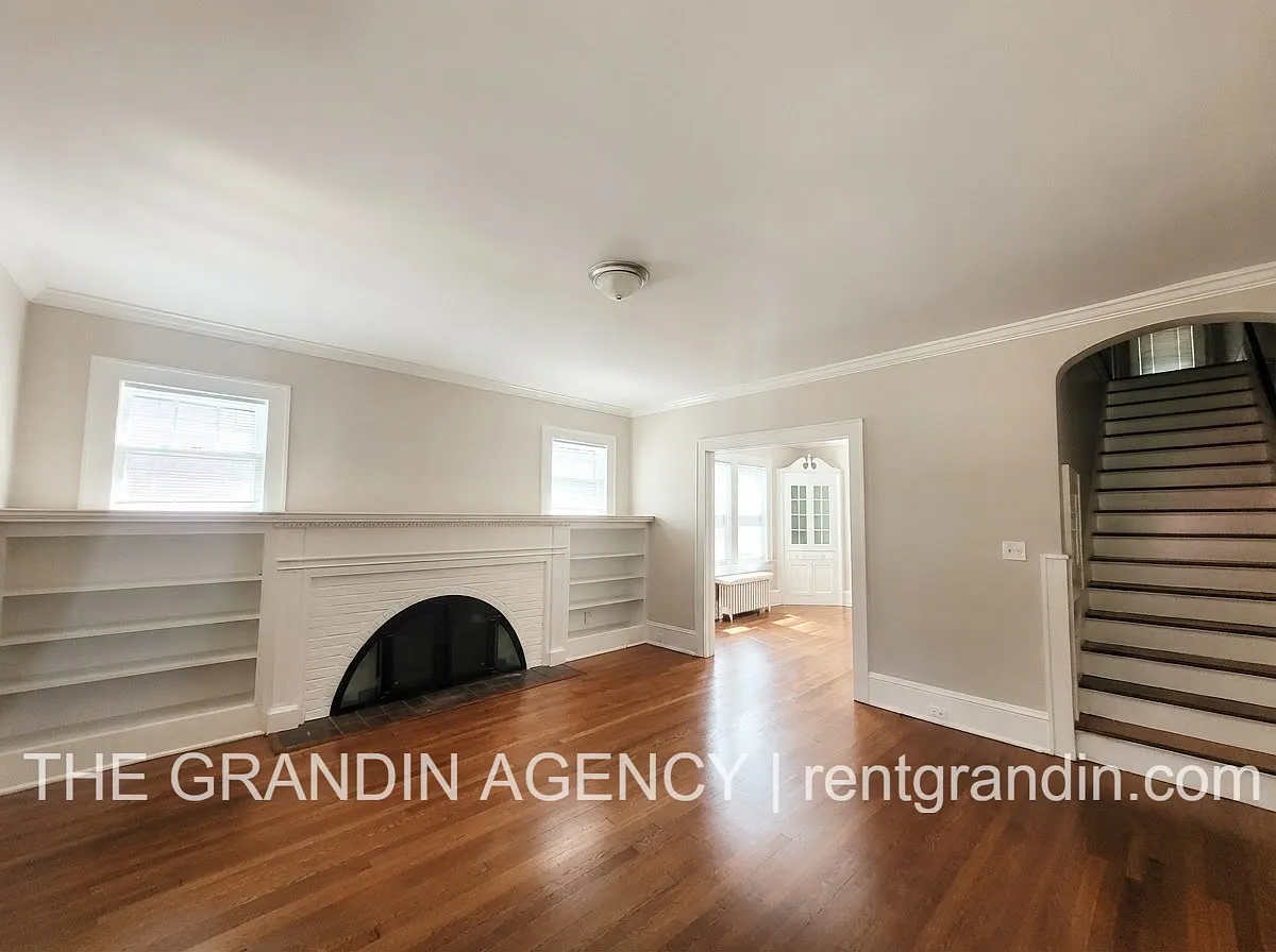 2110 Memorial Avenue Southwest - 2110 — Photo 2