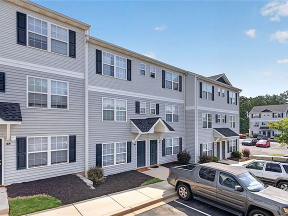 2nd image of 215 Campus Dr