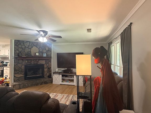3rd image of 88 Hollyberry Ct