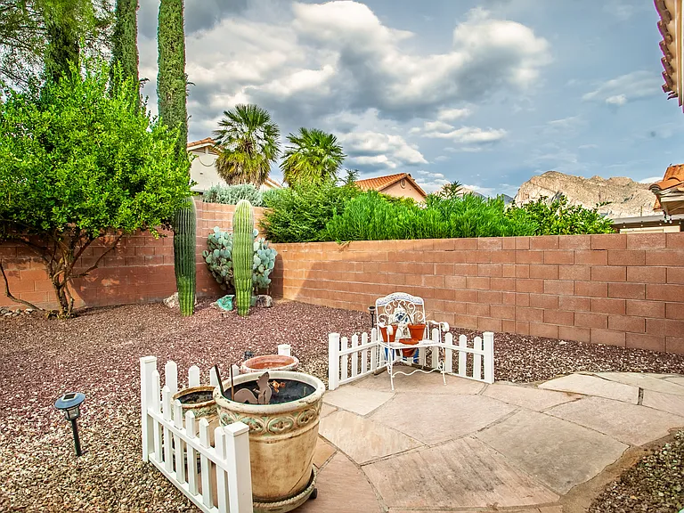 685 W Placita Vega Vis — Photo 44