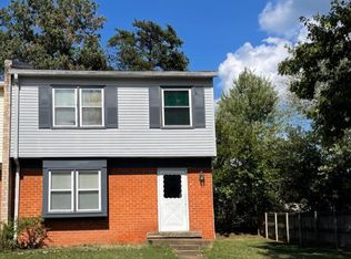 8272 White Pine Dr, Manassas Park, VA 20111