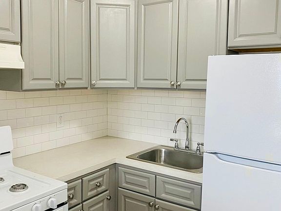 2nd image of 351 N Broadway #1Z