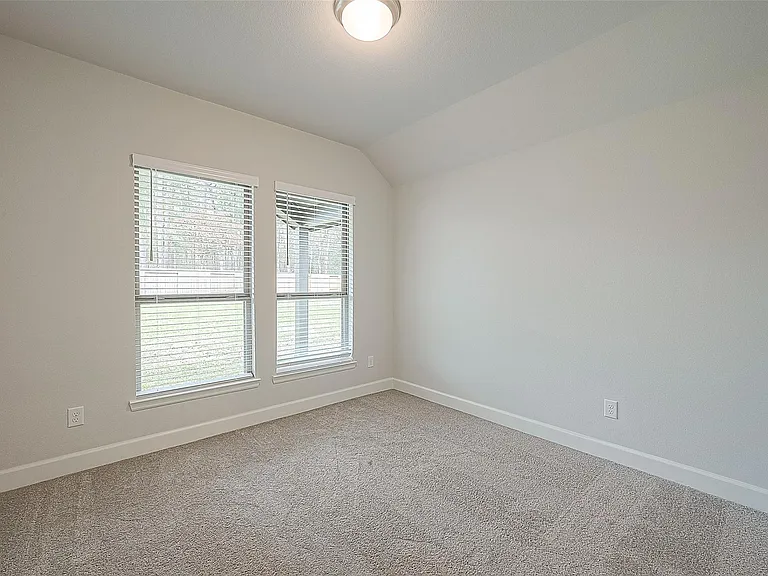 213 McCrea Ct — Photo 32