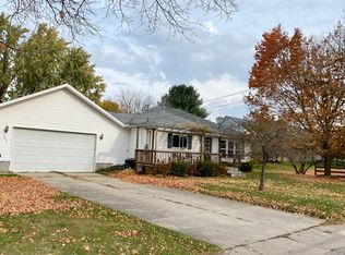 443 E Maple St, Fremont, MI 49412