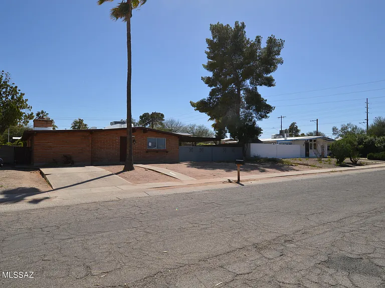 7118 E Elbow Bay Dr — Photo 1