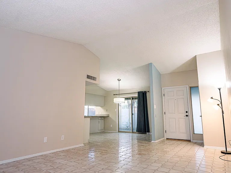 17609 N 45th Ave — Photo 3