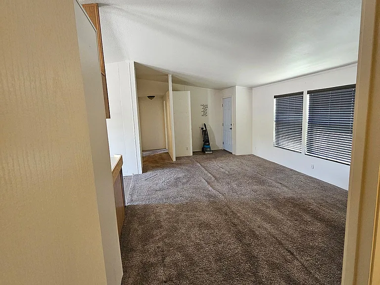 25 W Main St — Photo 4