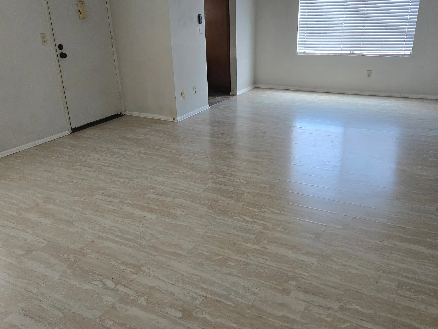2 bed, 895 sqft, $2,200 — Photo 2