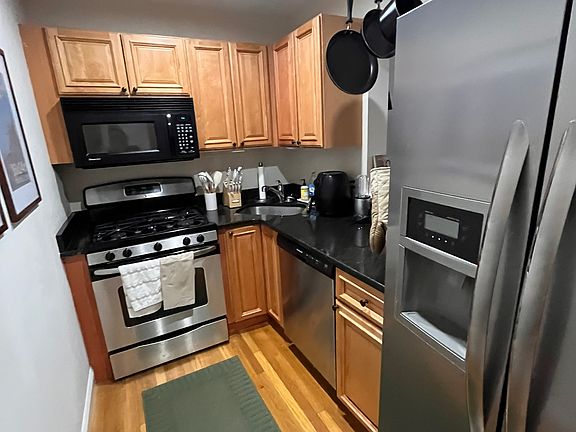 4th image of 472 E 3rd St #1