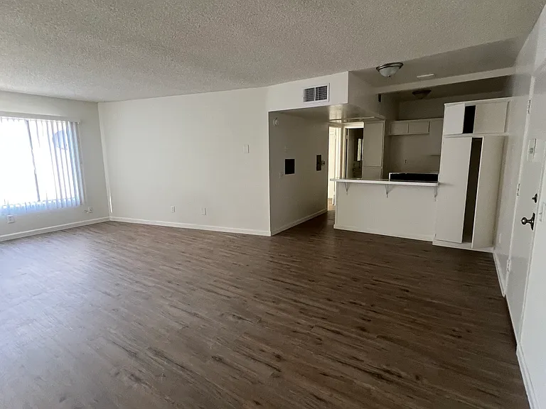 Lennox Lanai Apartments — Photo 38