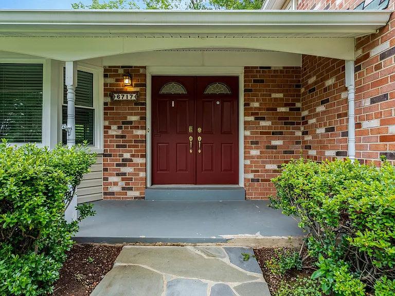 6717 Reynard Dr — Photo 4