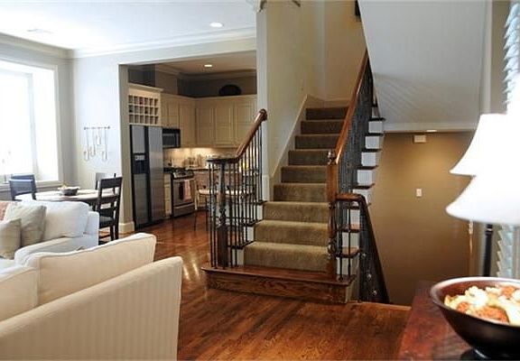 3rd image of 3819 Gilbert Ave Unit B