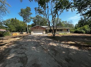 8728 N Spruce Rd, River Hills, WI 53217