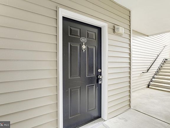 3rd image of 19601 Galway Bay Cir APT 202